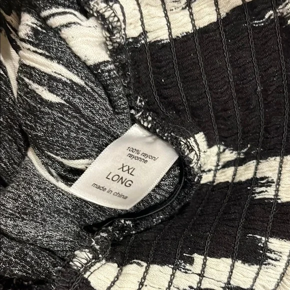 Black and White Patterned Palazzo Pants - Picture 4 of 4